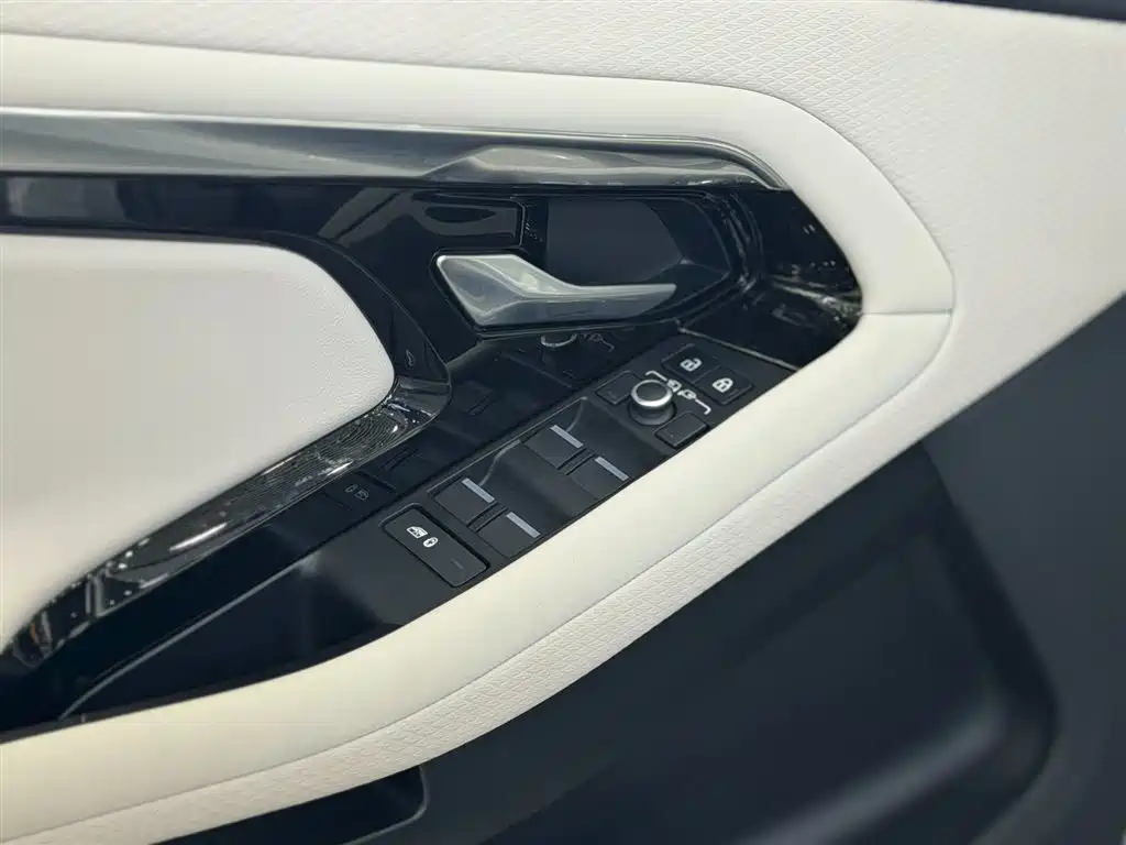 Land Rover Range Rover Evoque 2021 Range Rover Evoque L 249PS R-Dynamic S Performance Edition фото 17