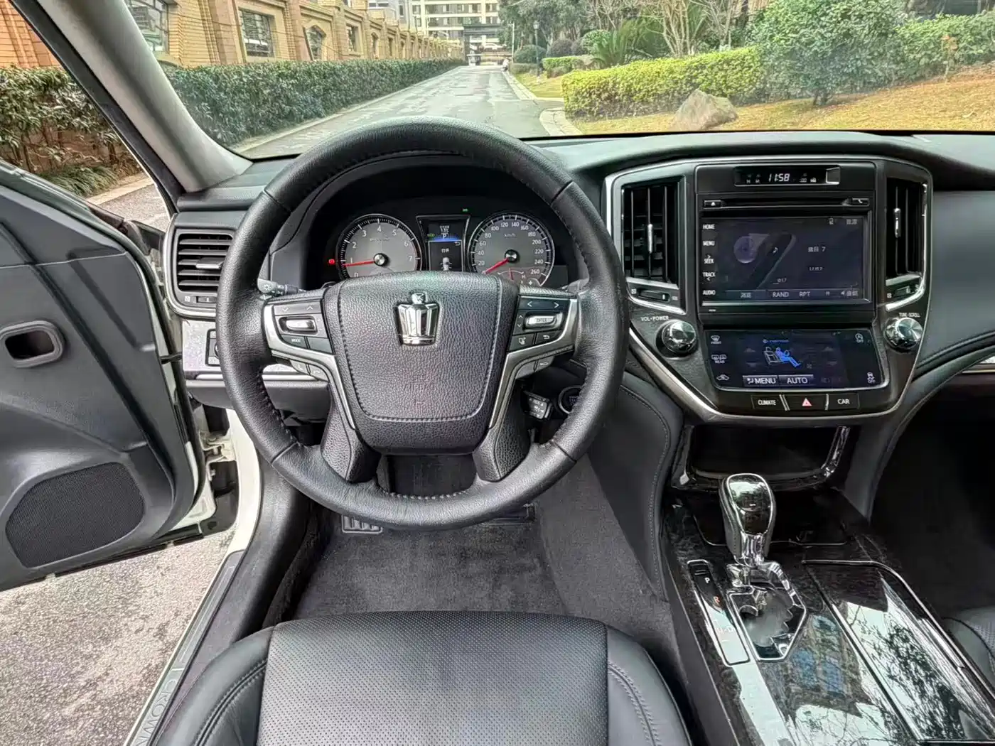 Toyota Crown 2018 2.0T Fashion Edition фото 8