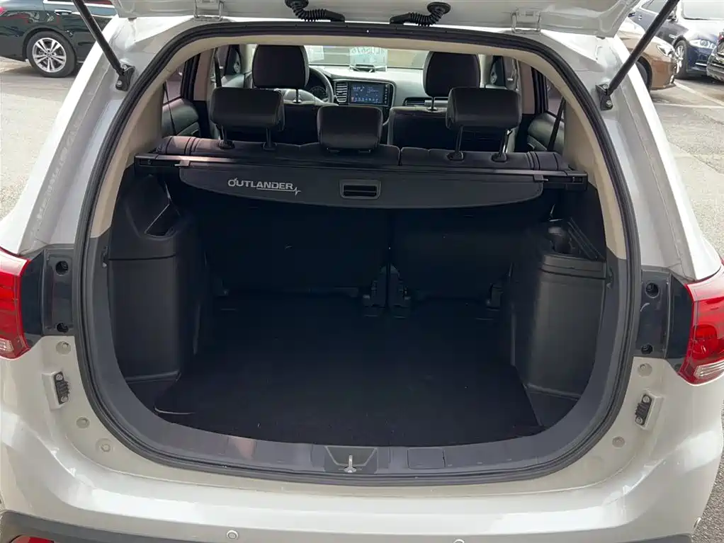 MITSUBISHI OUTLANDER