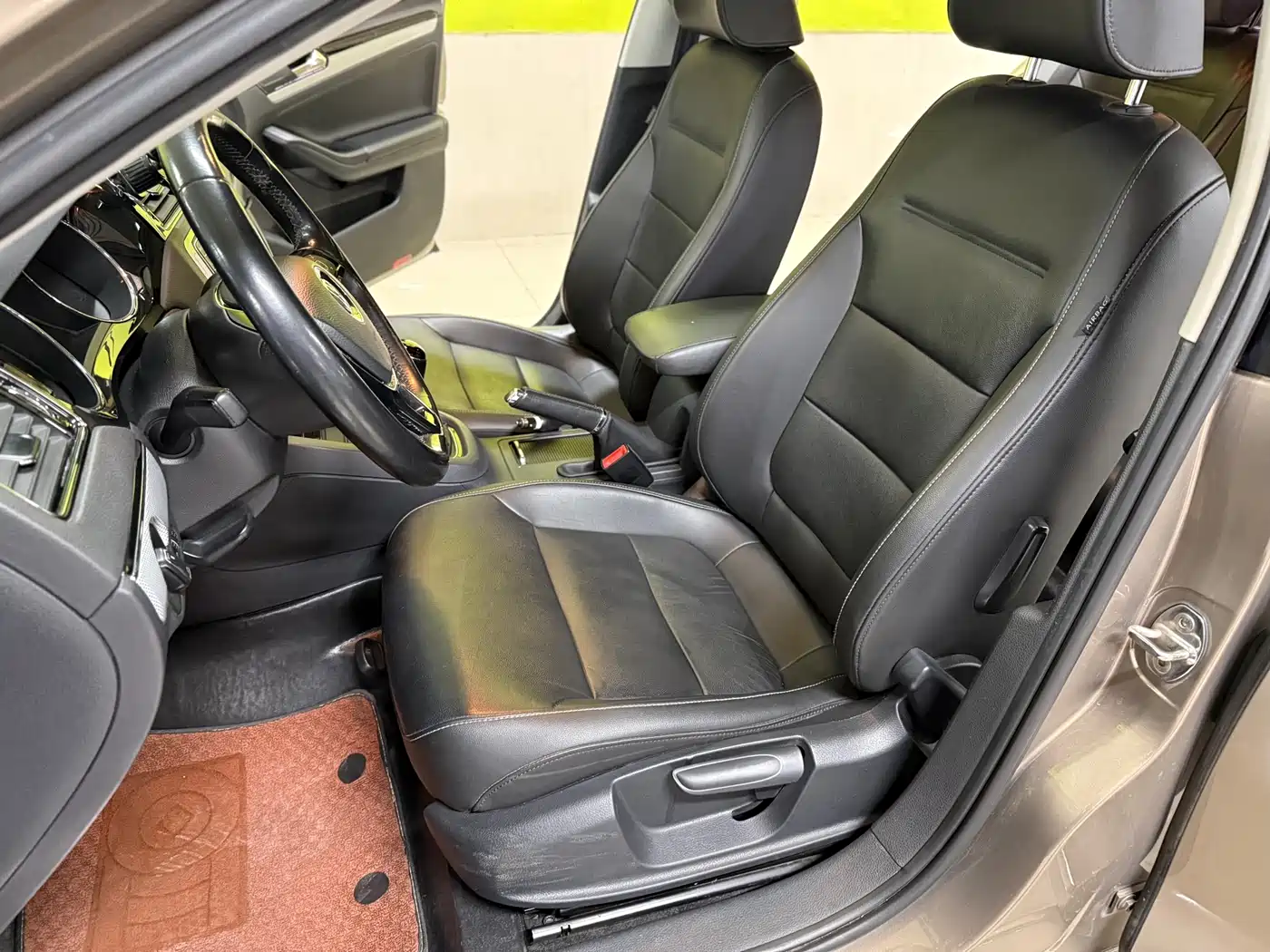 Volkswagen Sagitar 2017 1.6L Manual Comfort фото 12