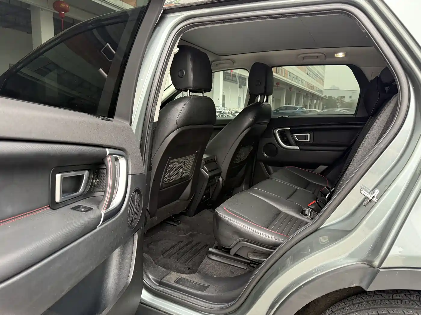 Land Rover Discovery Sport 2019 240PS SE Edition China V фото 8