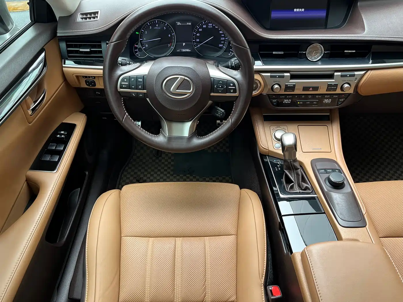 Photo 9 - Lexus ES
