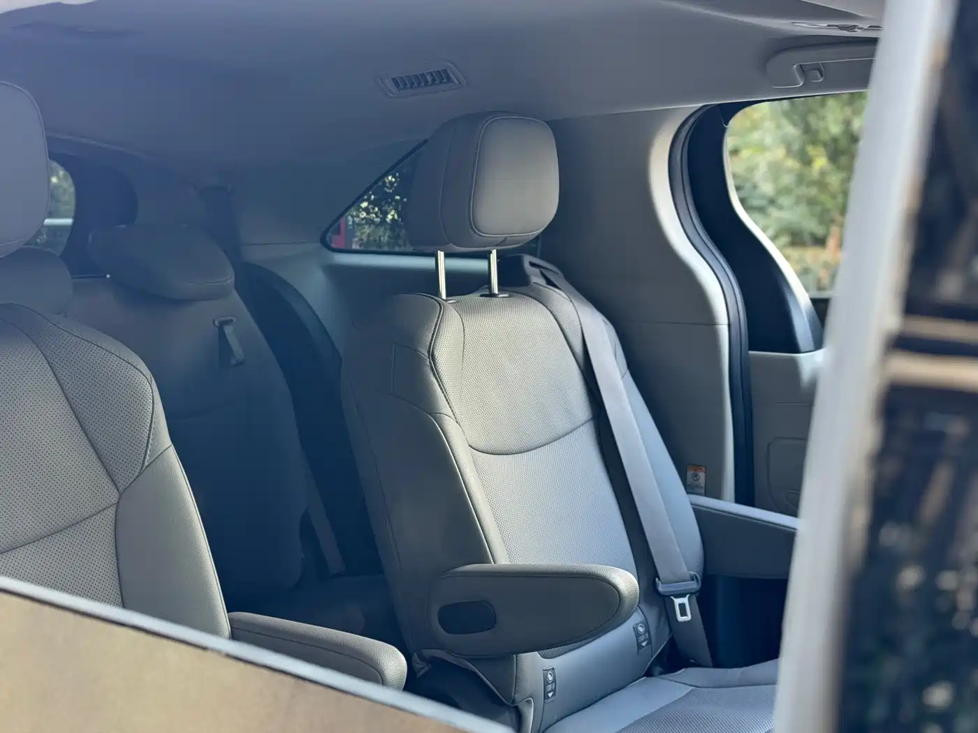 Toyota Sienna 2021 2.5L Hybrid Luxury Edition фото 16