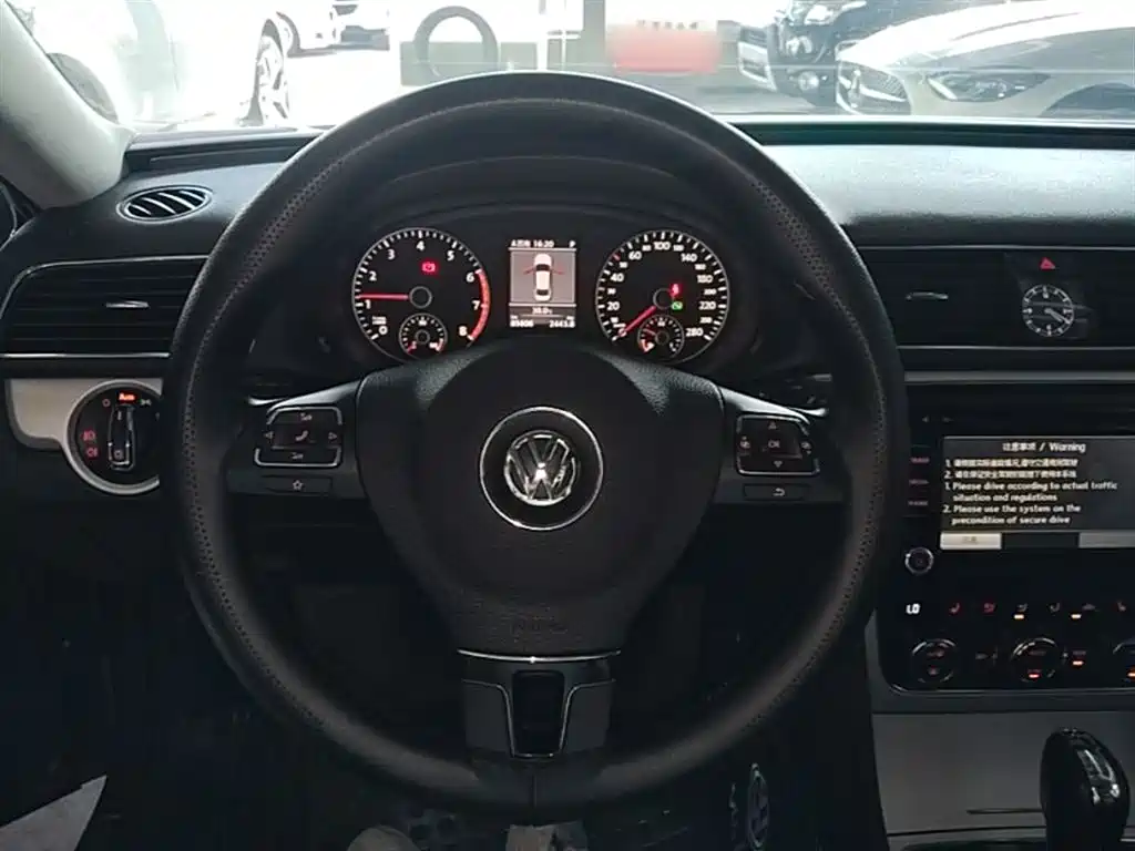 Volkswagen Passat 2015 1.8TSI DSG Prestige Edition фото 11