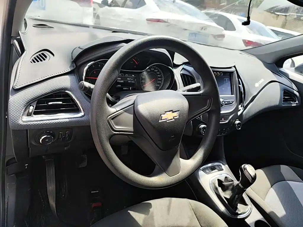 صورة 10 - Chevrolet Cruze