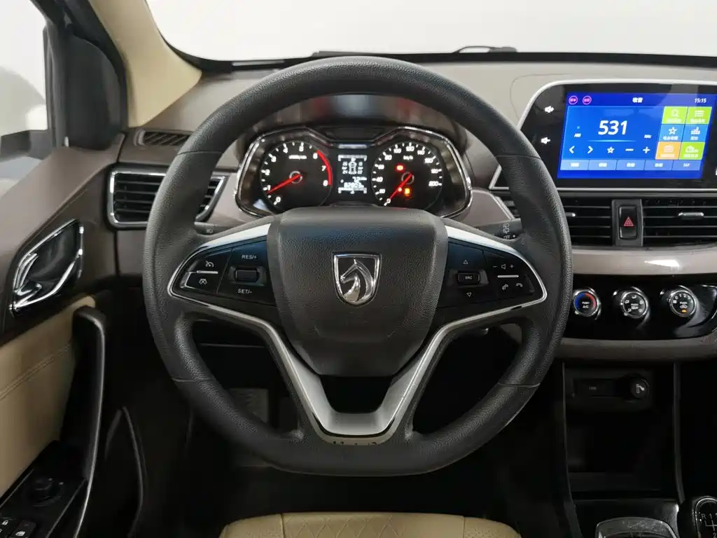 Baojun 310W 2018 2017 1.5L Manual Fashion Edition (China V)