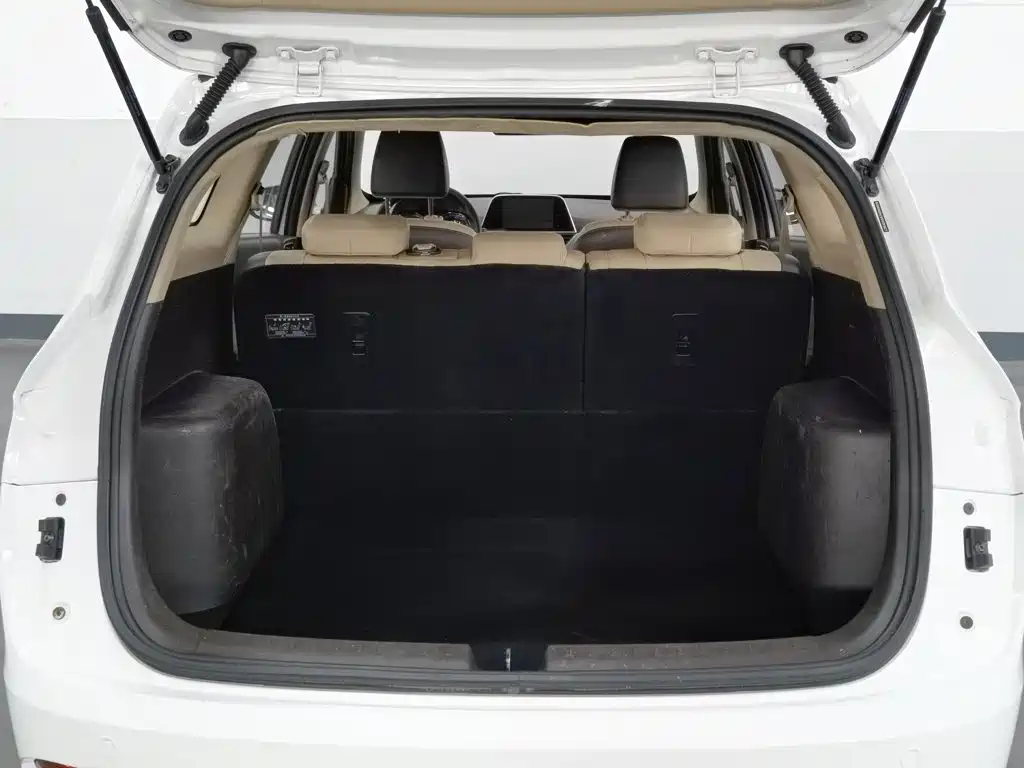 Baojun 310W 2018 2017 1.5L Manual Fashion Edition (China V)
