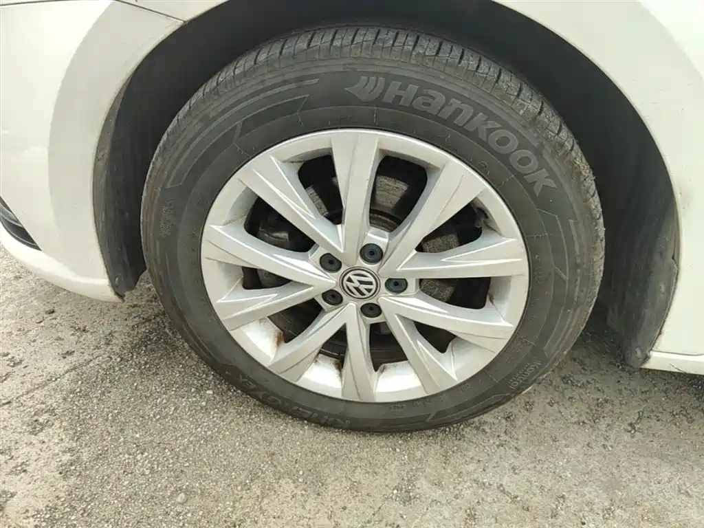 Volkswagen Lavida 2017 1.6L Automatic Comfort Edition фото 23