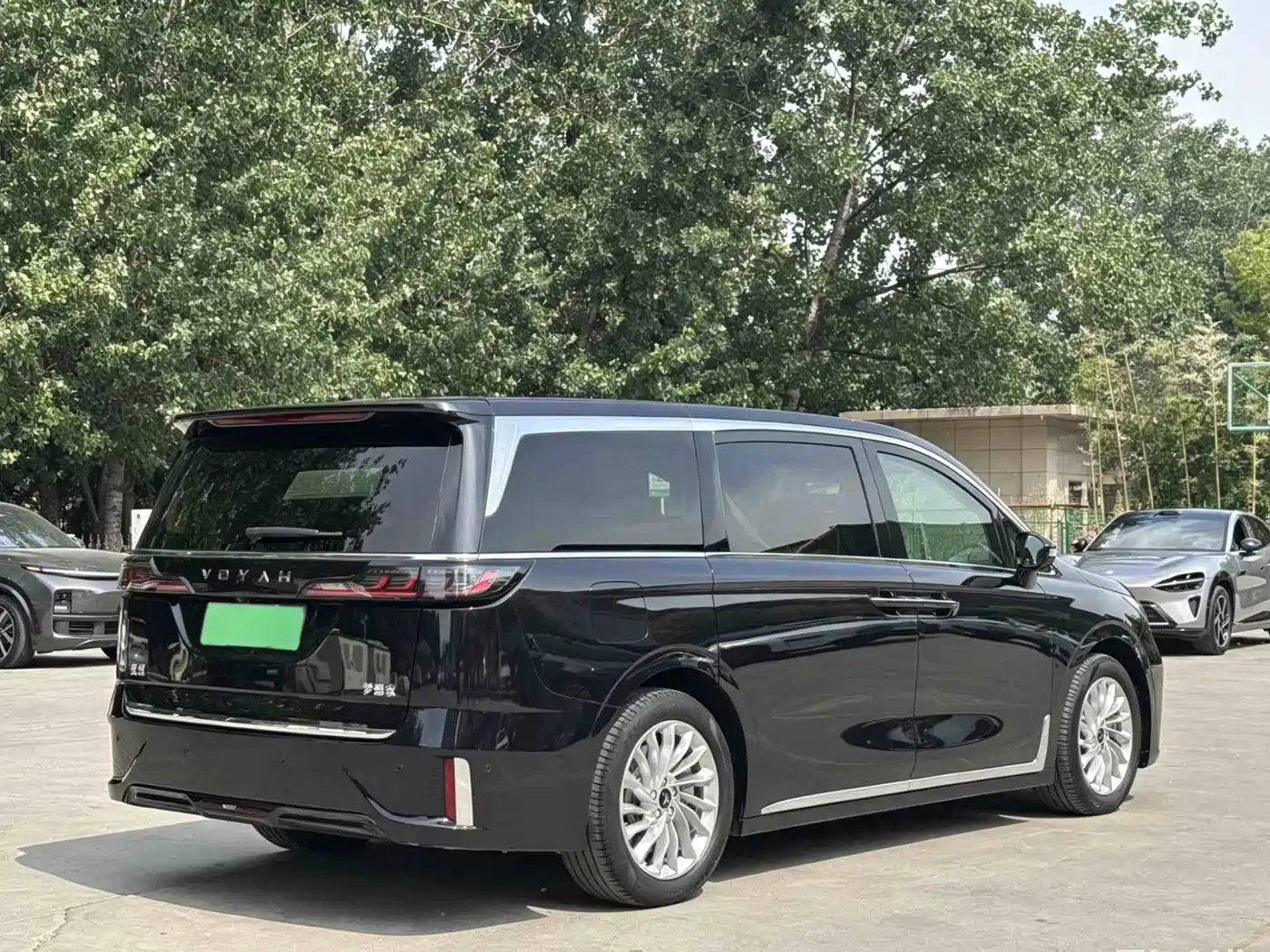 Voyah Auto Voyah Dreamer 2024 PHEV Extended Range Premium Edition фото 12