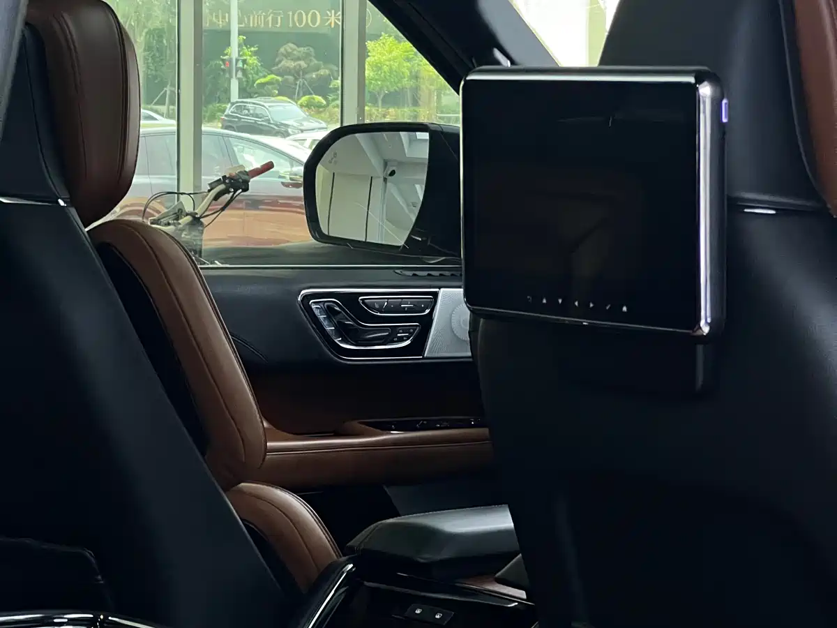 Lincoln Navigator 2019 3.5T Ultimate China VI фото 13