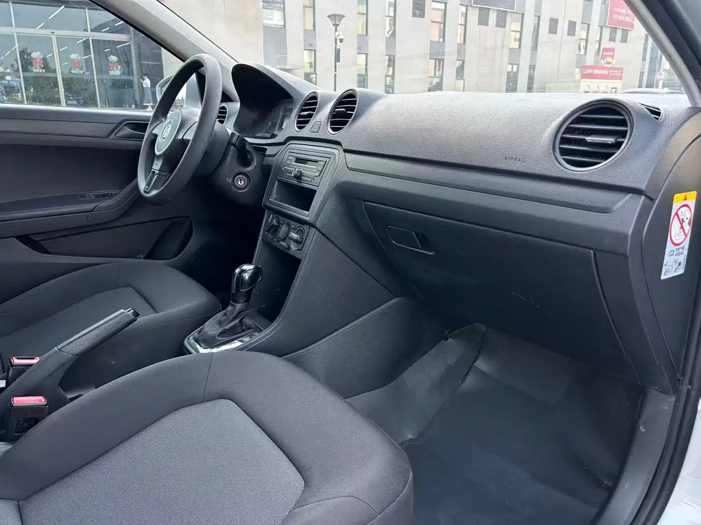 Volkswagen Jetta 2013 1.6L Automatic Fashion фото 4
