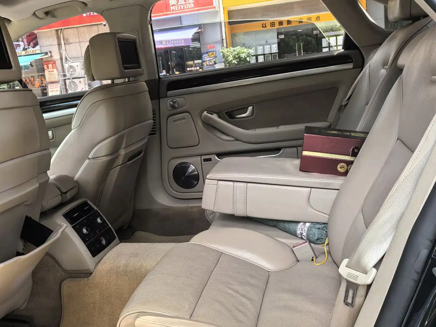 Photo 12 - Audi A8