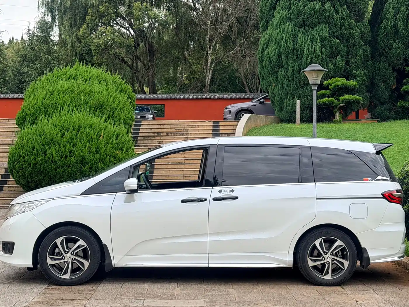 Фото 8 - Honda Odyssey