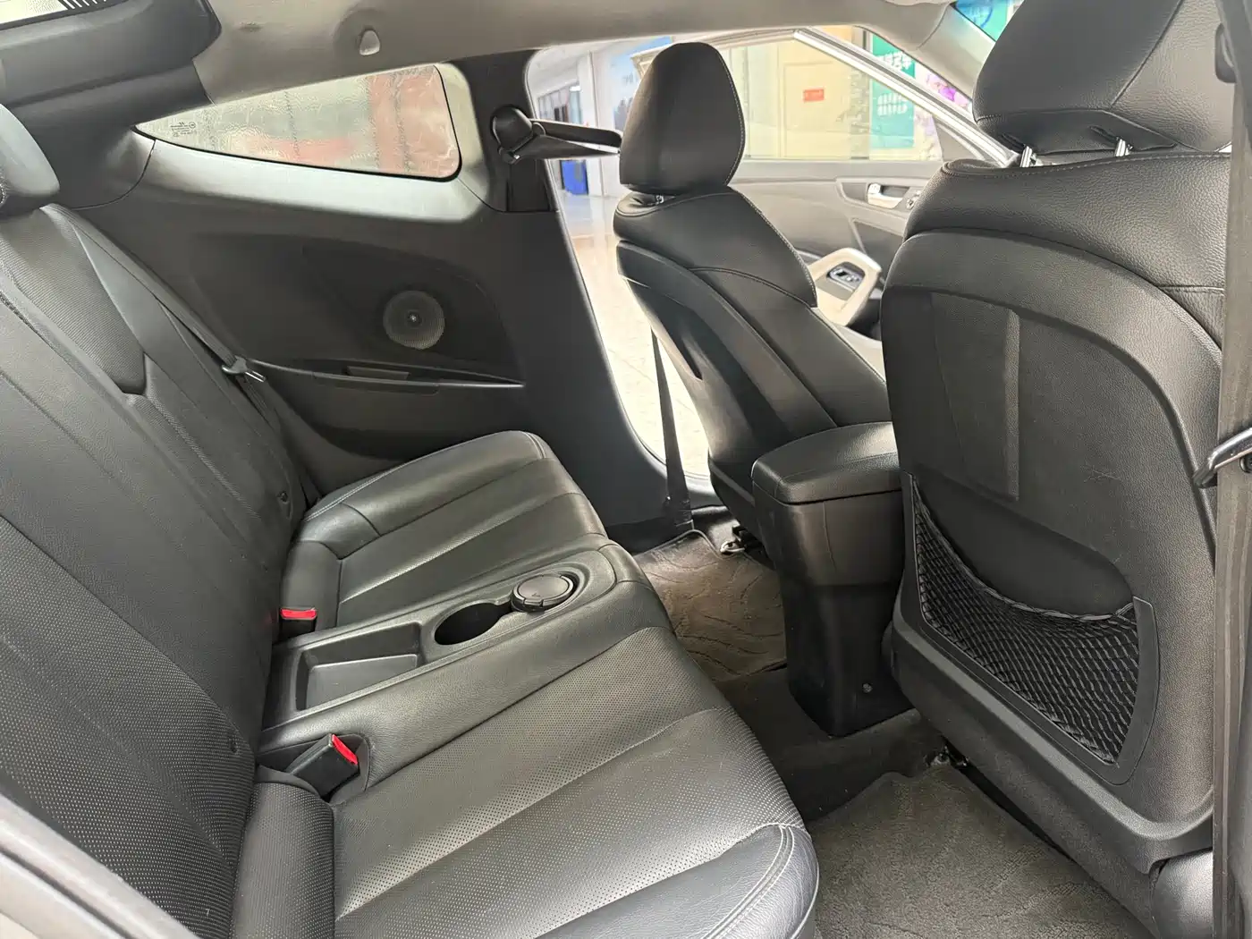 Hyundai Veloster 2015 1.6T Automatic Premium Edition фото 8