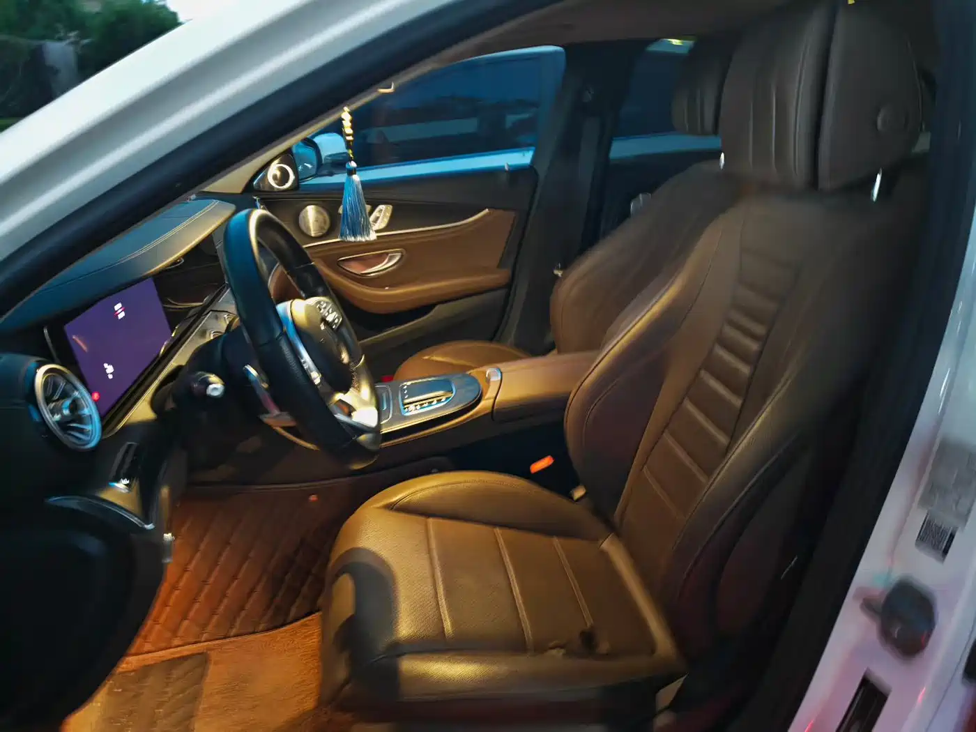 Mercedes-Benz E-Class 2020 E 300 L Sport Luxury Model фото 6