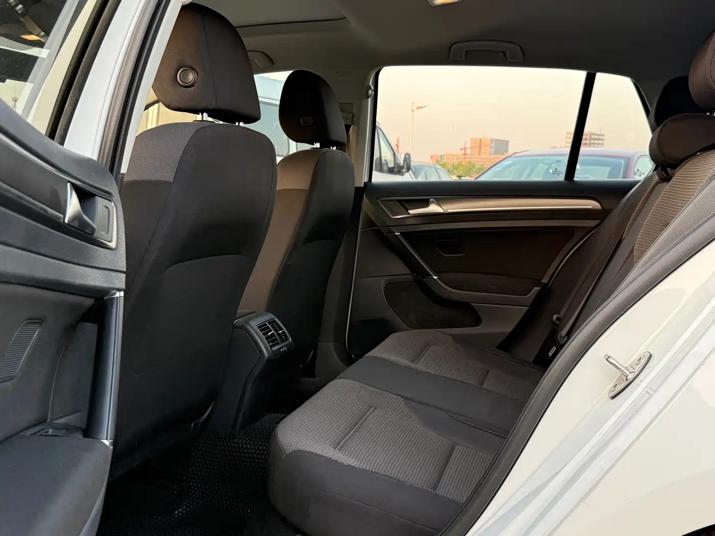 Volkswagen Golf 2017 230TSI Auto Comfort Millionth Anniversary Edition фото 9