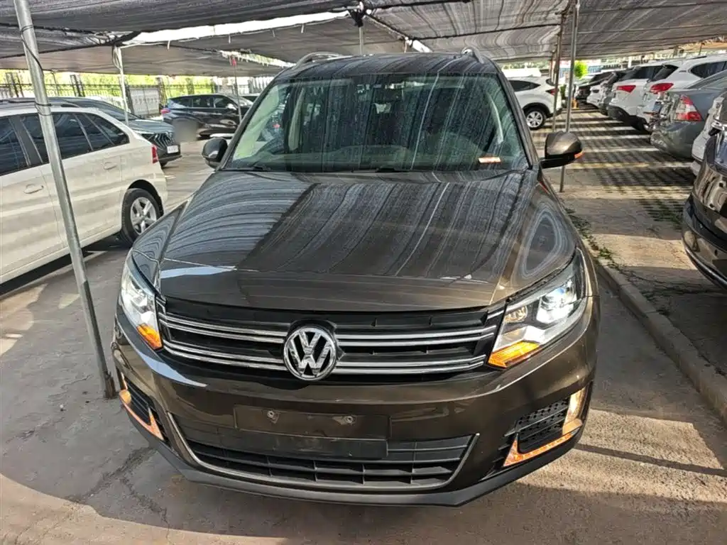 VOLKSWAGEN TIGUAN