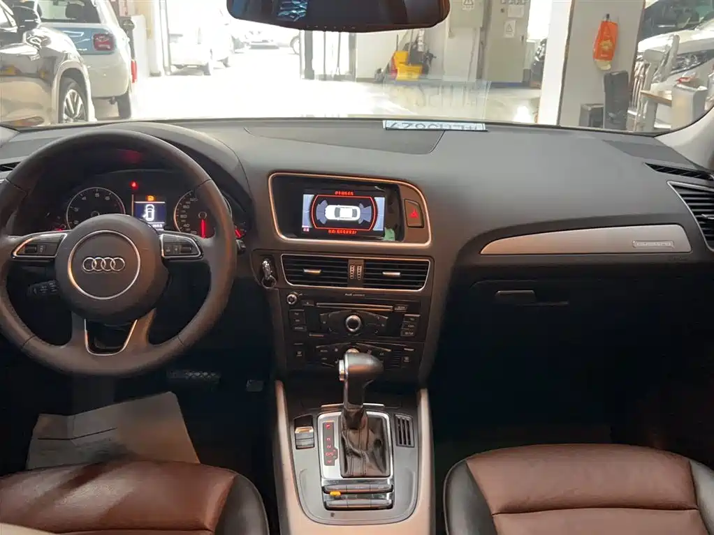 AUDI Q5