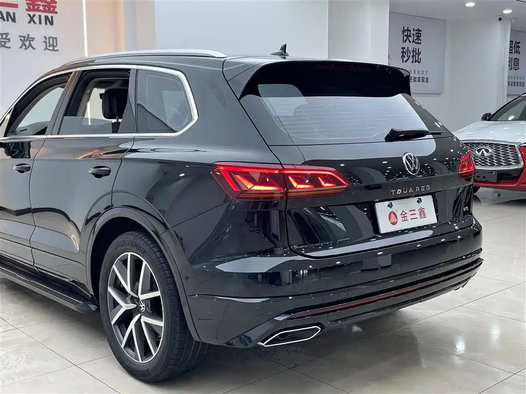 Volkswagen Touareg 2023 3.0TSI R-Line Classic Sports Package фото 32