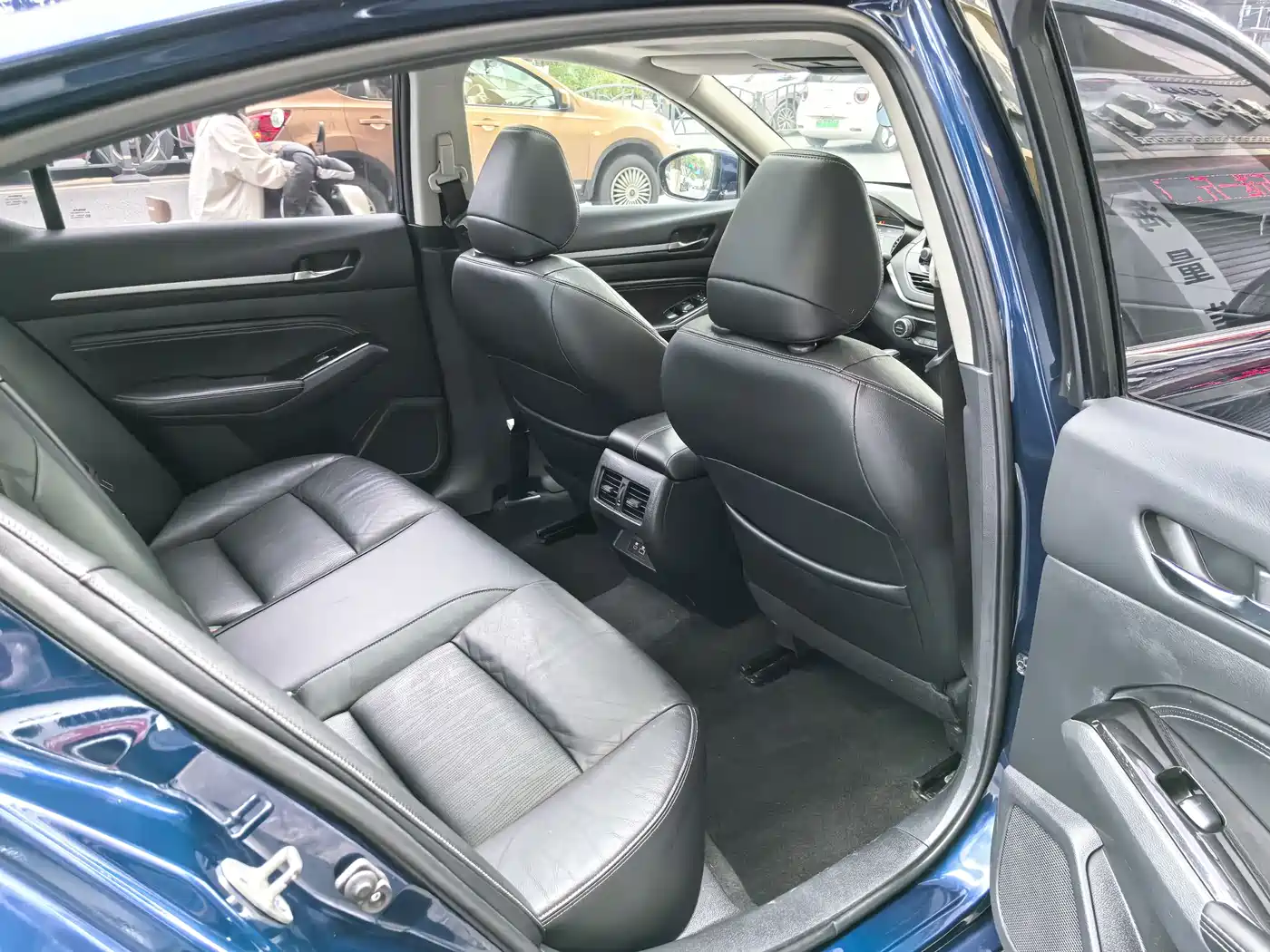 Фото 17 - Nissan Teana