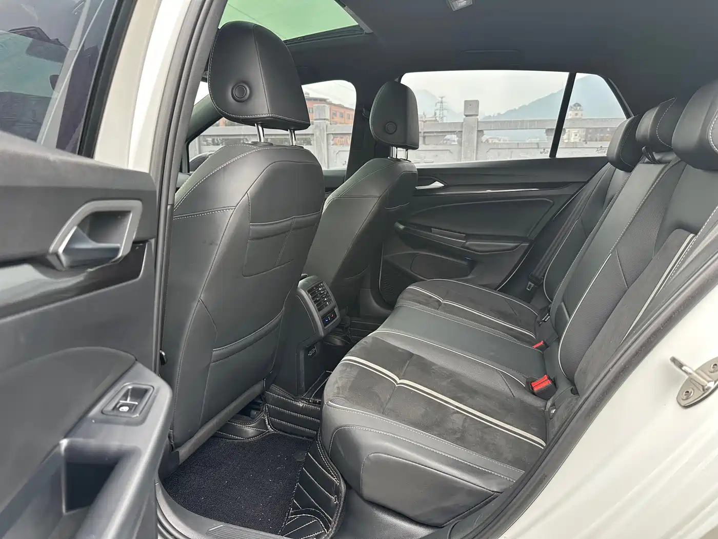 Volkswagen Golf 2023 Facelift 280TSI DSG R-Line Lite фото 6
