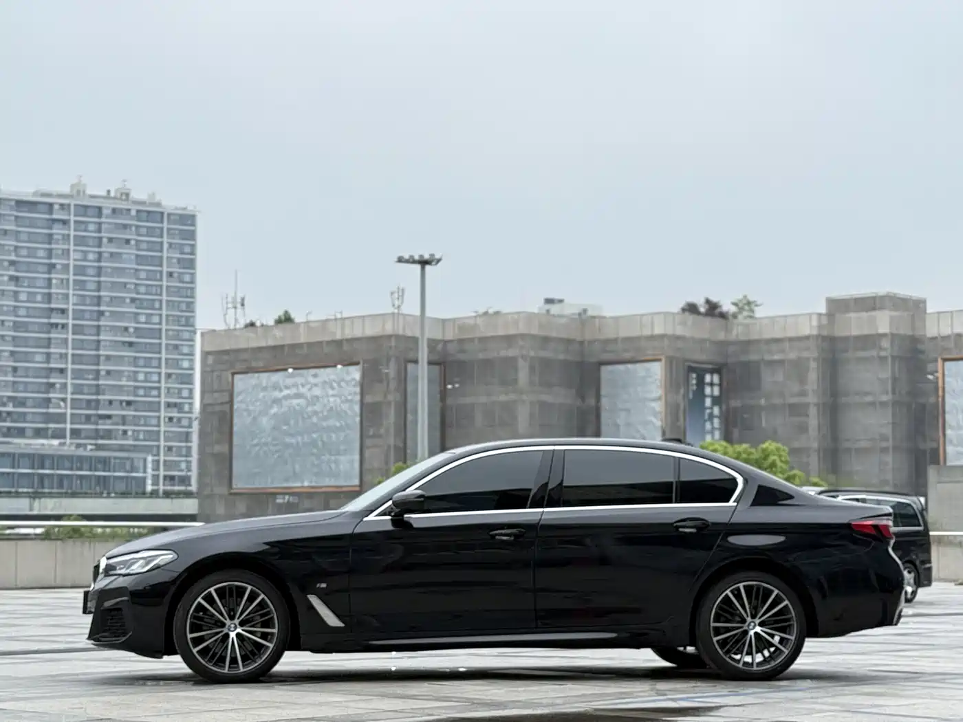 BMW 5 SERIES
