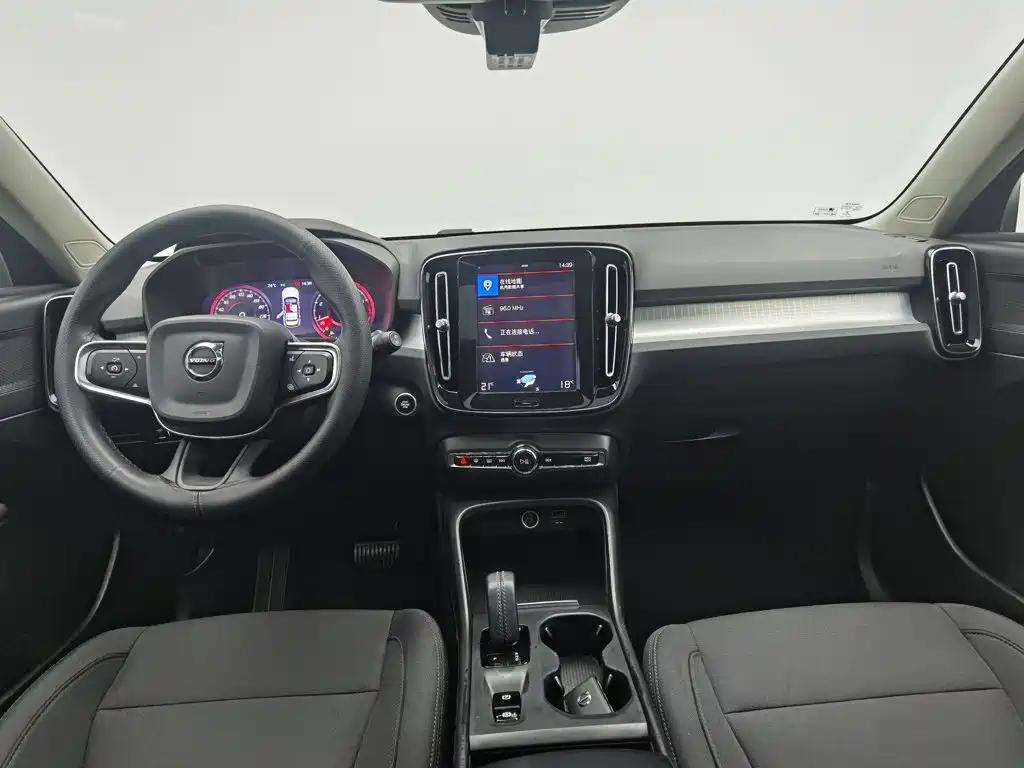 Фото 5 - Volvo XC40