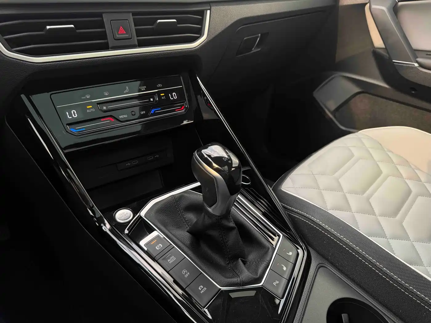 Volkswagen Tayron 2023 280TSI 2WD Luxury Plus Advanced Edition фото 13