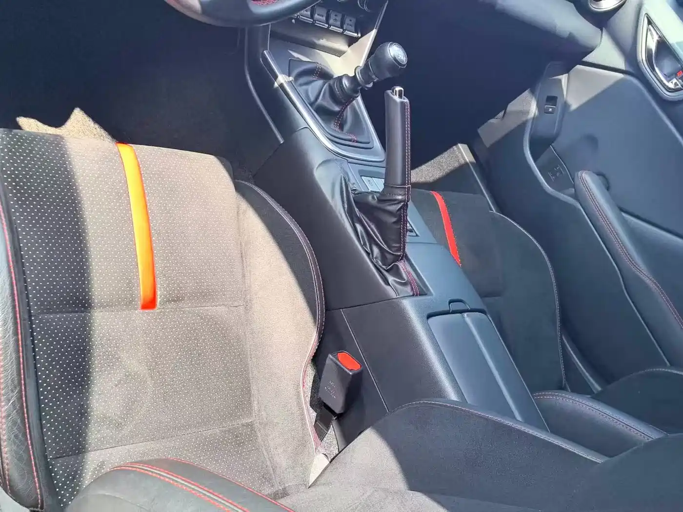 Subaru BRZ 2022 2.4L Manual фото 3