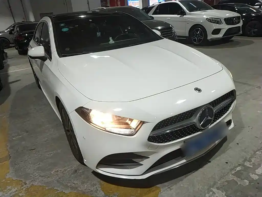 Mercedes-Benz A-Class 2019 A 180 L Sport Sedan фото 4