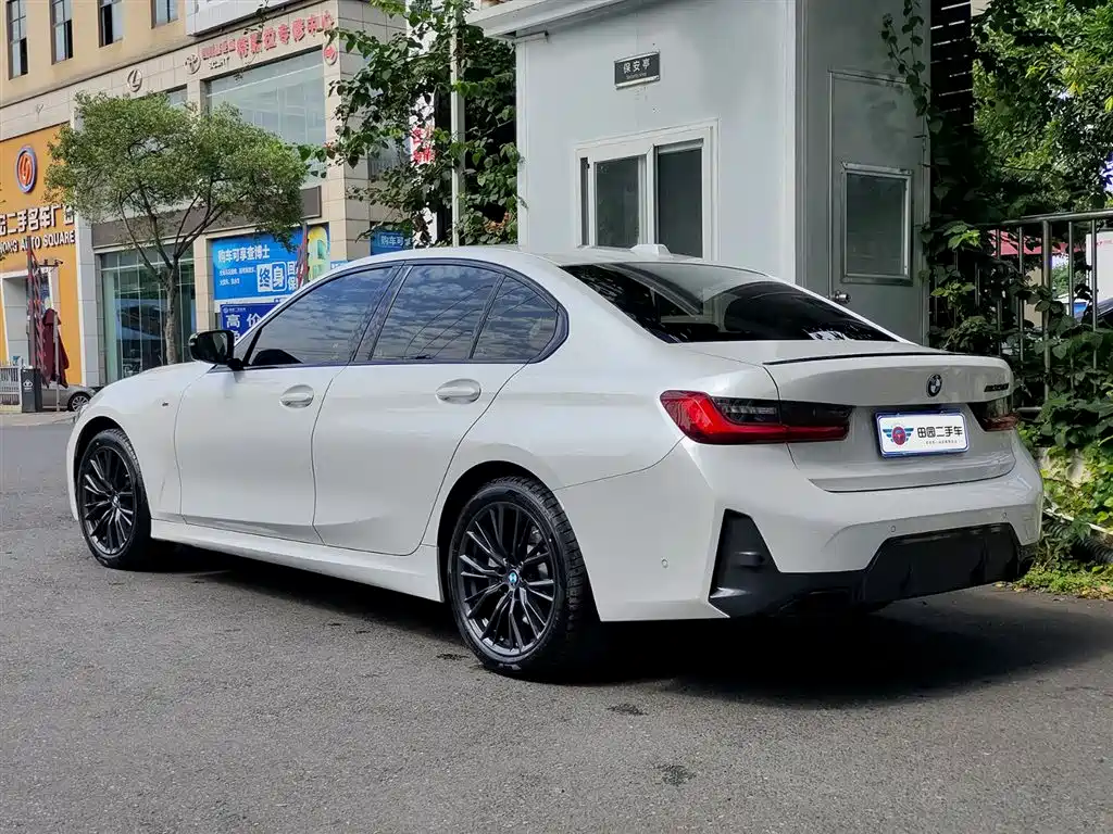 BMW 3 Series 2023 330i M Sport Shadow Edition фото 4