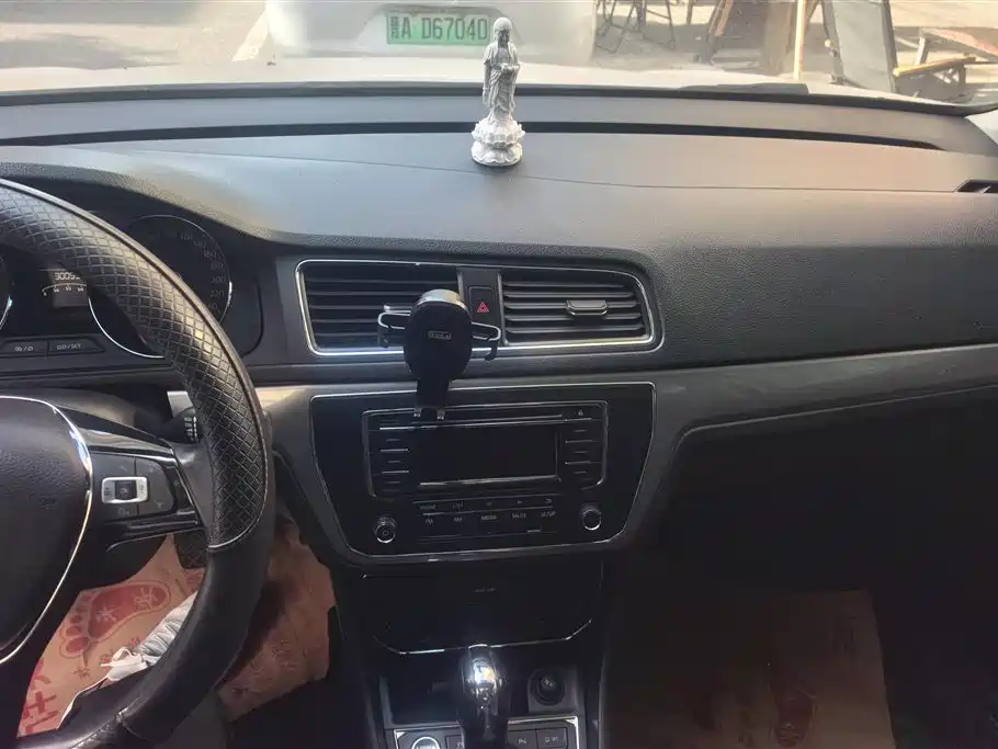 Volkswagen Lavida 2017 1.6L Automatic Comfort Edition фото 13