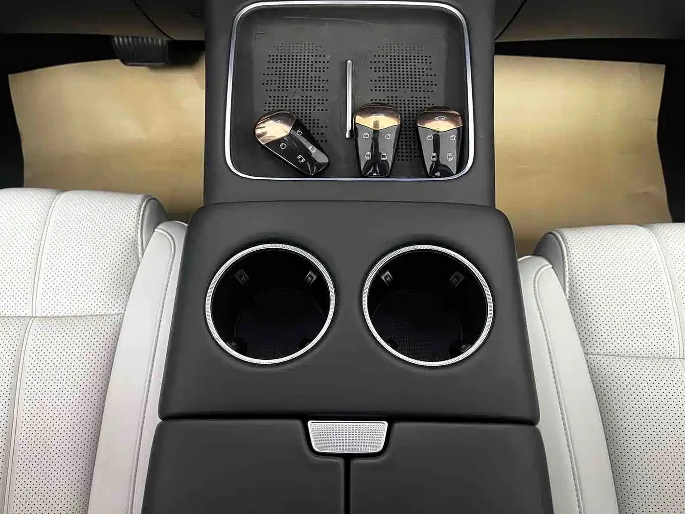 Voyah Auto Voyah Dreamer 2025 PHEV AWD Flagship Kunpeng Edition фото 16