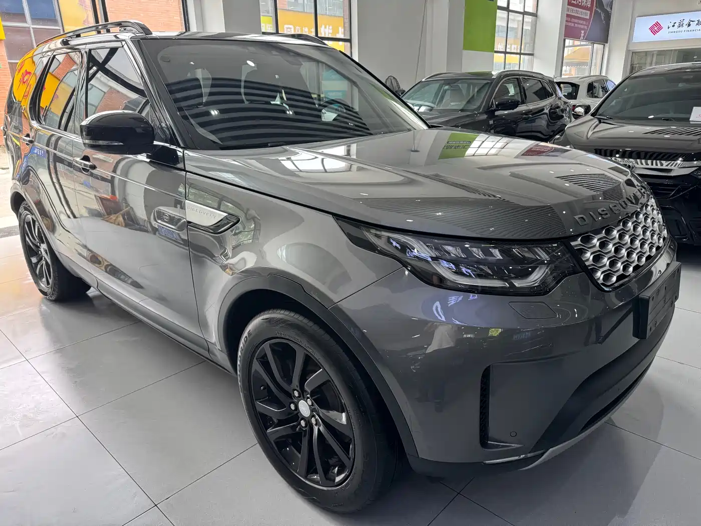 Land Rover Discovery 2017 3.0 SC V6 HSE фото 3