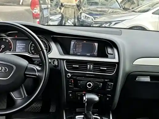 Audi A4L 2013 30 TFSI Automatic Comfort фото 4