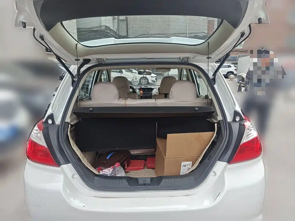 Venucia R50 2015 2015 1.6L Manual Luxury Edition