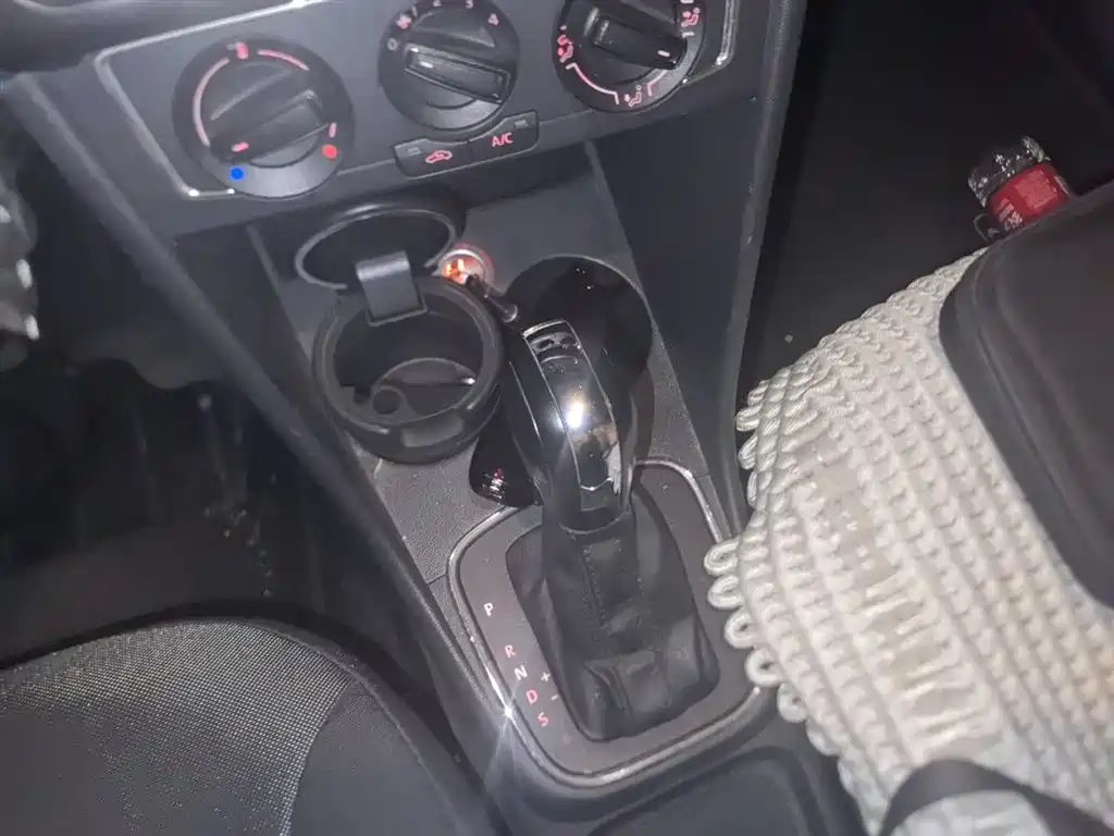 Volkswagen Polo 2014 1.6L Automatic Comfort Edition фото 7