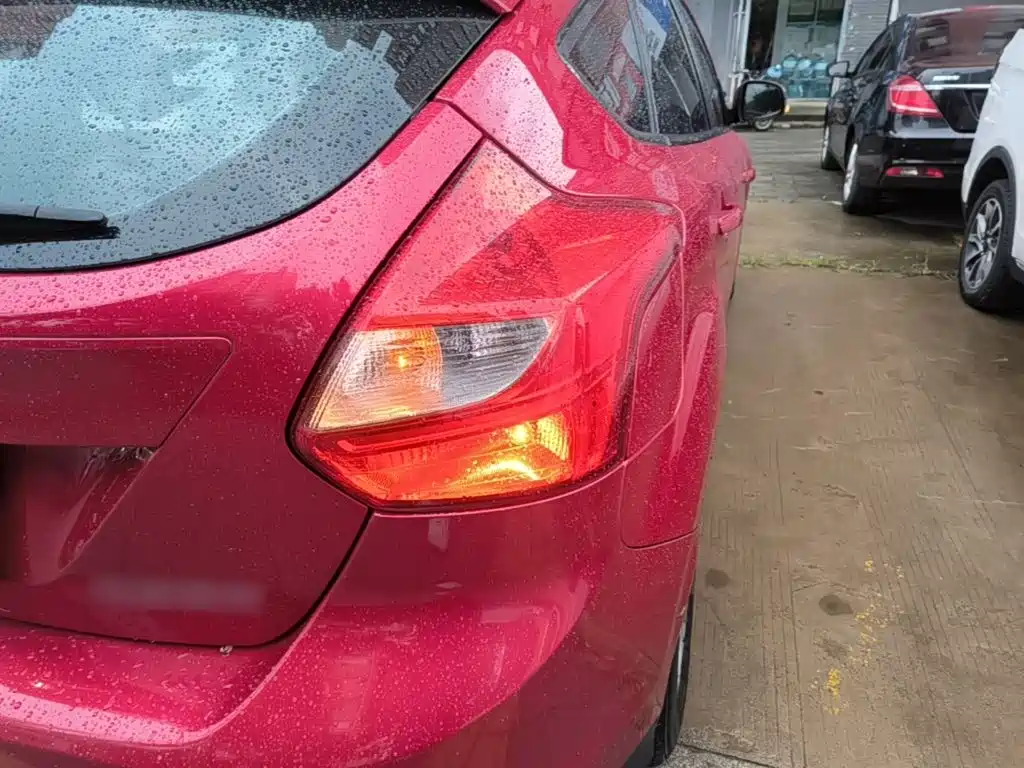 Фото 8 - Ford Focus