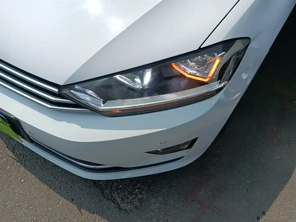Volkswagen Golf Sportsvan 2016 230TSI Automatic Progressive фото 24