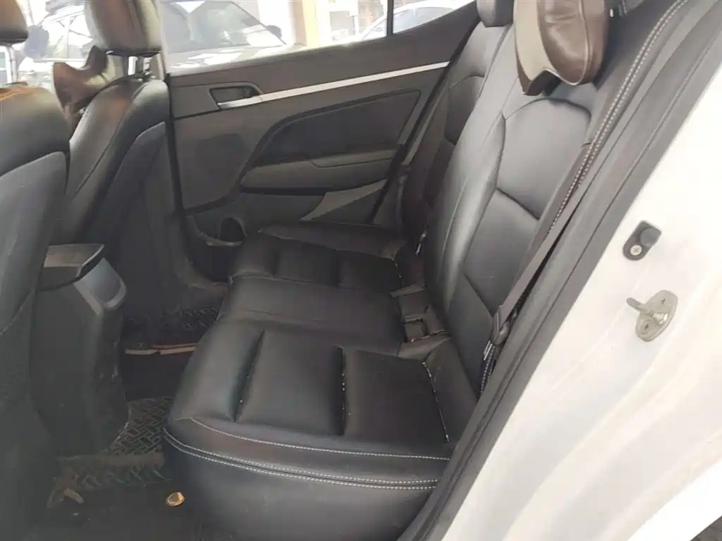 Hyundai Elantra 2016 Model 1.6L Automatic Smart Elite фото 17