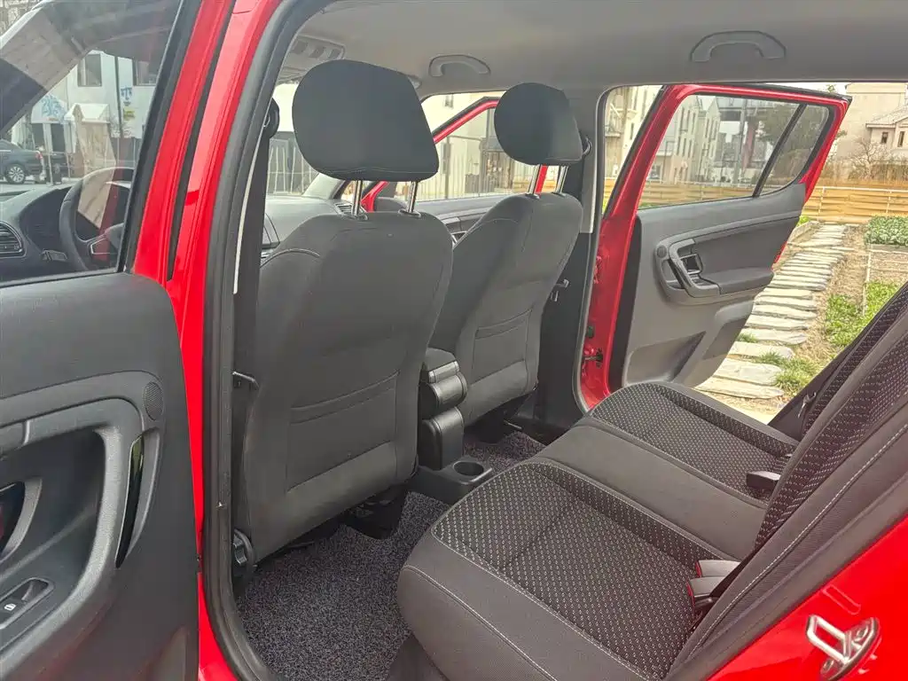 Škoda Fabia 2014 1.6L Automatic Sport Edition фото 9