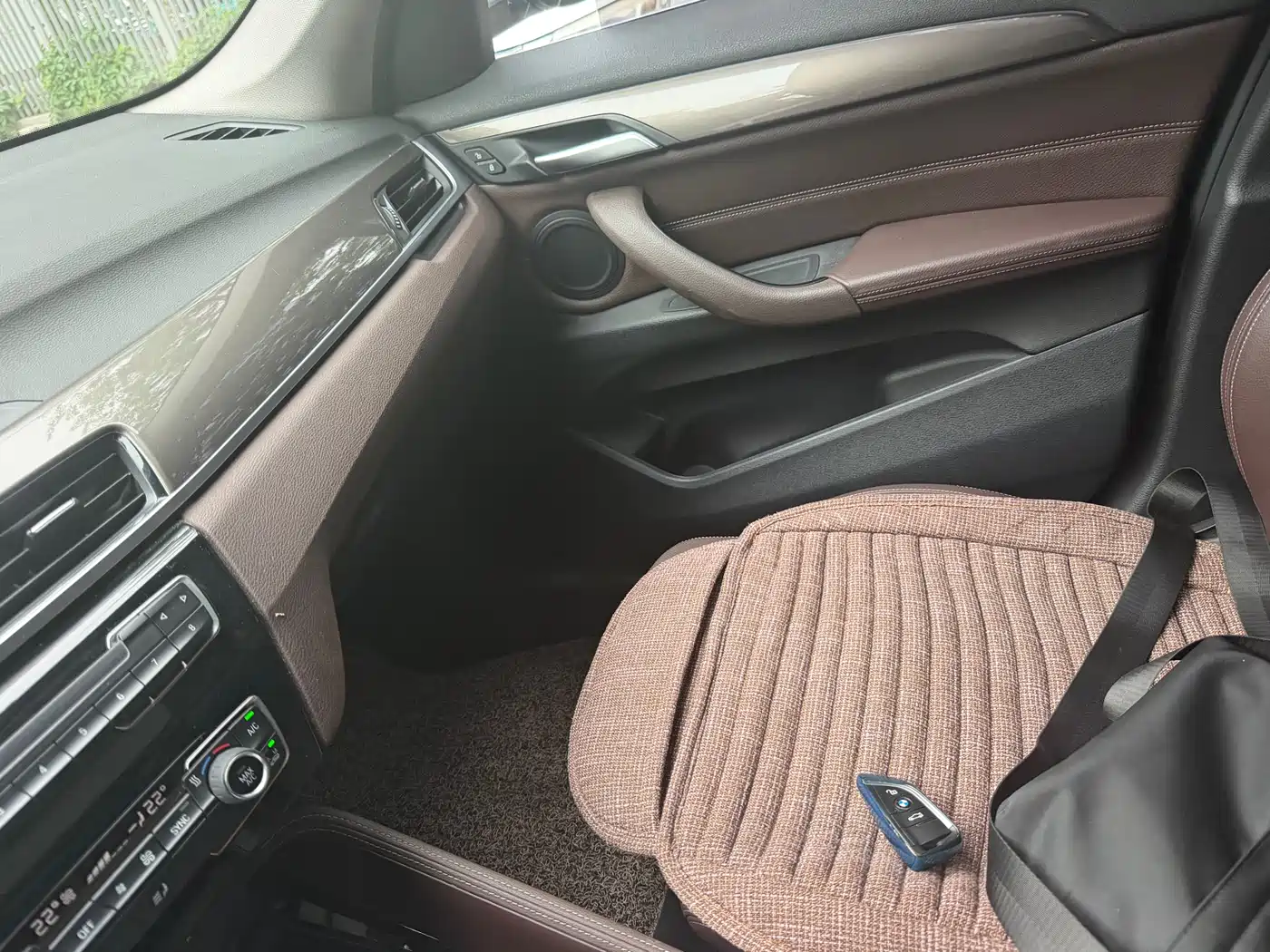 BMW X1 2018 sDrive18Li Premium Model фото 8
