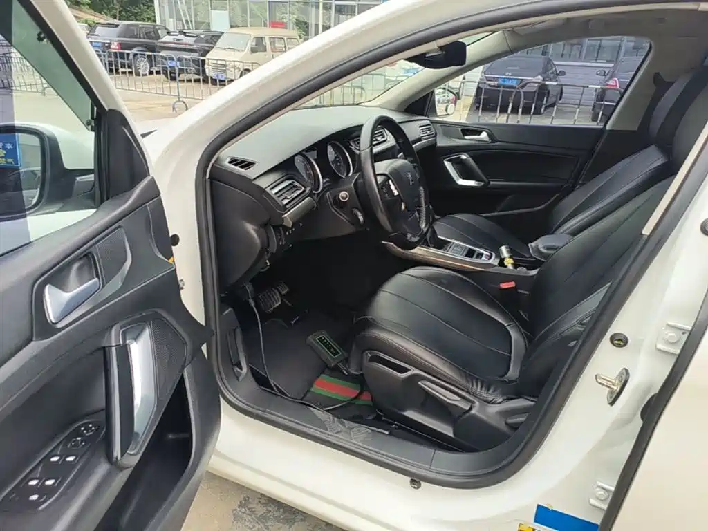 Peugeot 408 2016 1.6T Automatic Luxury Edition фото 16