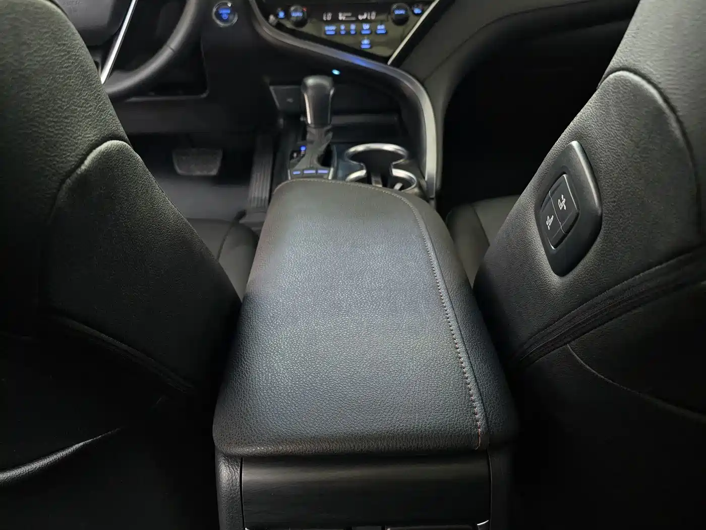 Toyota Camry 2023 Hybrid 2.5HG Luxury Edition фото 14