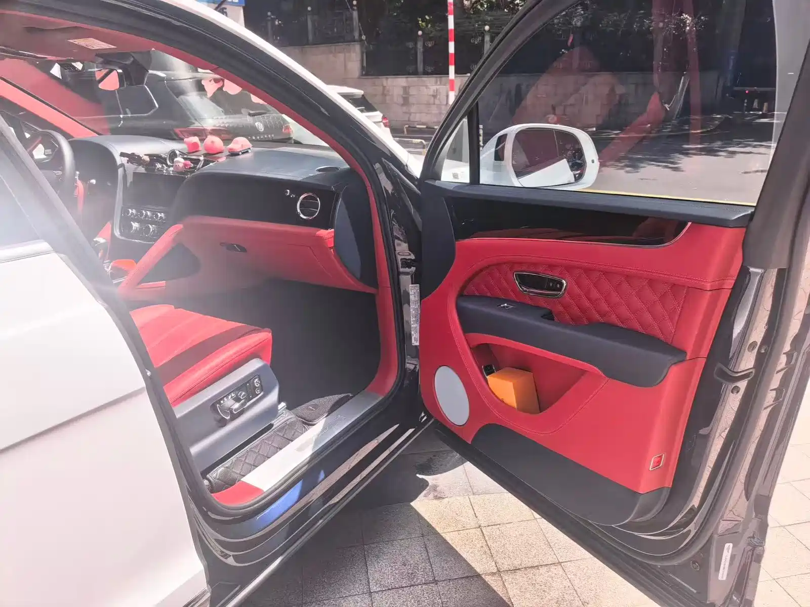 Фото 8 - Bentley Bentayga Hybrid