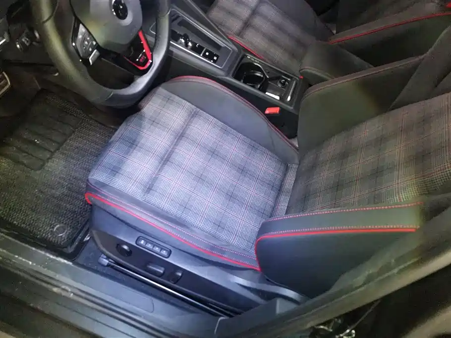 Volkswagen Golf GTI 2025 380TSI DSG GTI фото 9