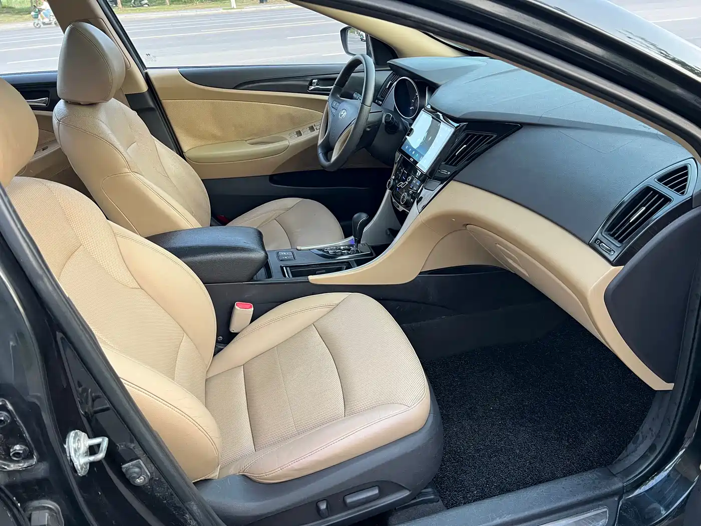 Hyundai Sonata 2013 2.0L Automatic Luxury Edition фото 10