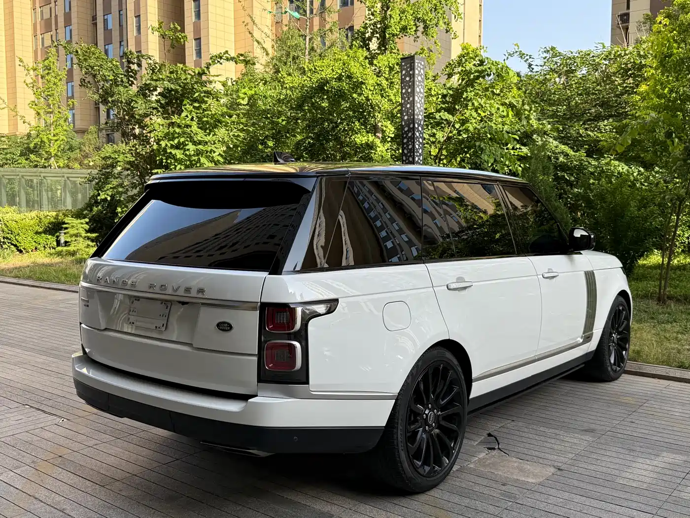 Land Rover Range Rover 2022 3.0 L6 400PS Prestige Genesis Extended Edition фото 7
