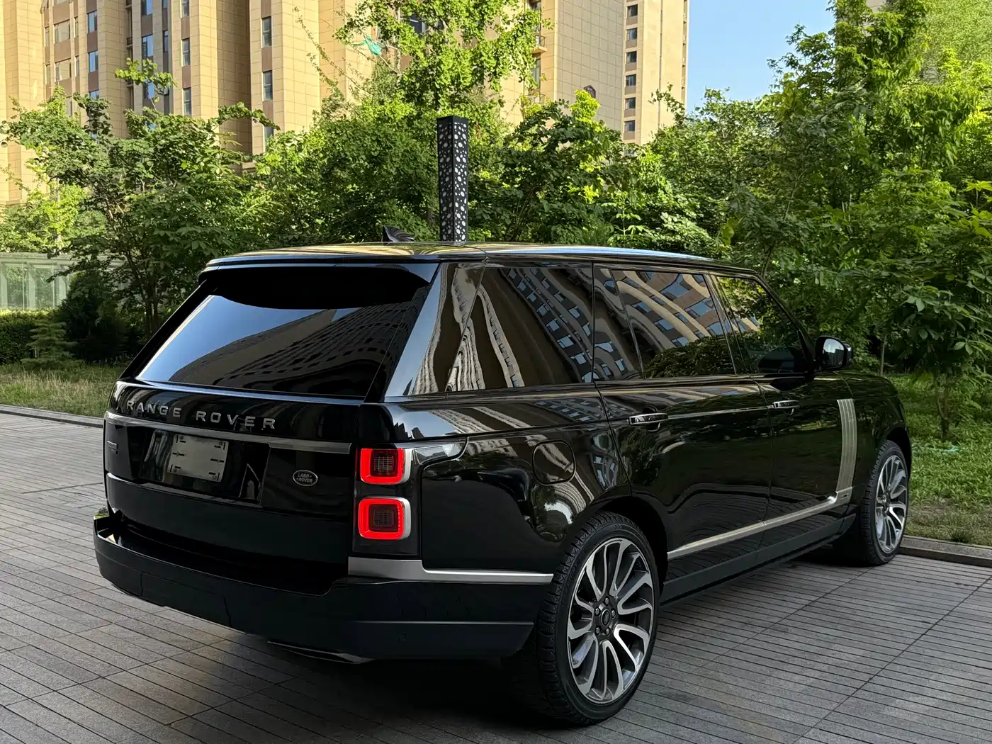 Land Rover Range Rover 2022 3.0 L6 400PS Prestige Genesis Extended Edition фото 7