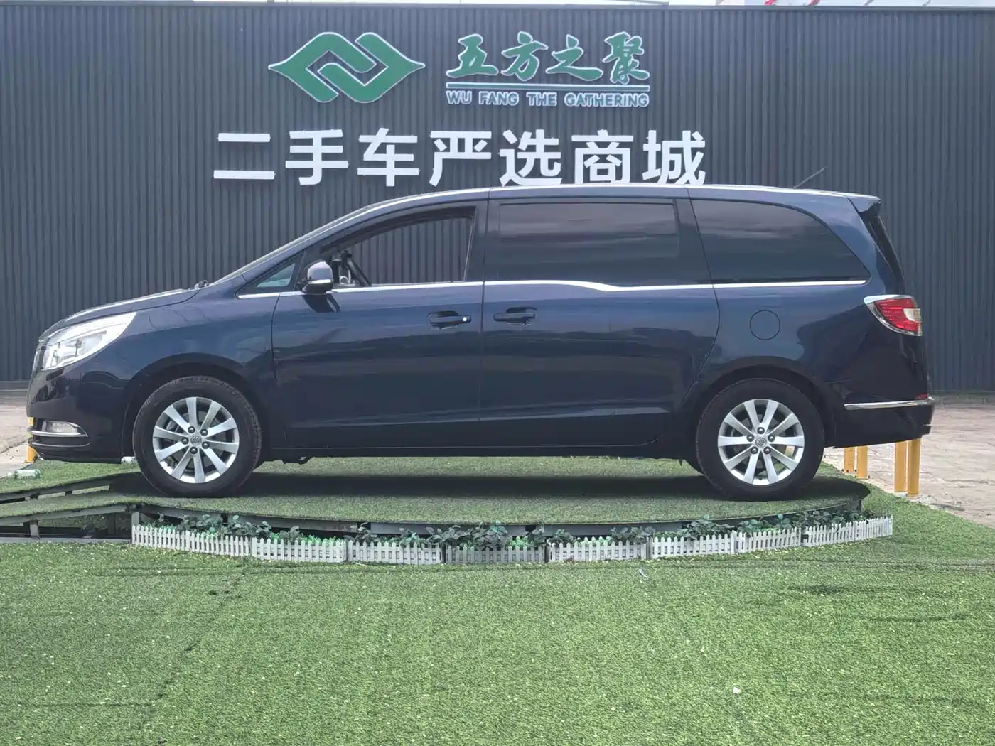 Buick GL8 2011 2.4L CT Luxury Business Comfort Edition фото 21